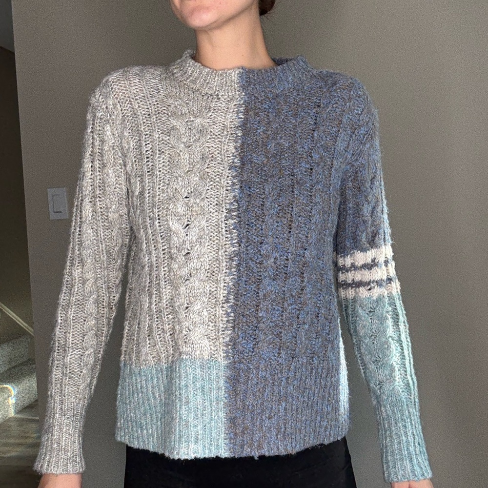 Mystree Two-Tone Cable Knit Sweater in Gray and Blue